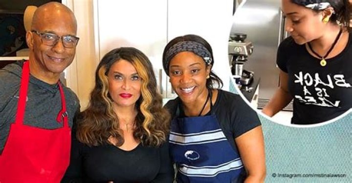 Sanaa Lathan shared a rare photo of her three sisters who are just as gorgeous as she is