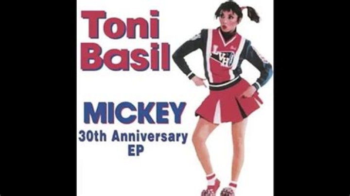 'Mickey' singer Toni Basil, 74, dances up a storm in a clip that goes viral 