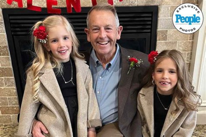 Grandma joins granddaughter's dance and steals the show the instant she starts to move