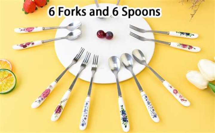 Woman plays spoons and becomes a YouTube star with her performance