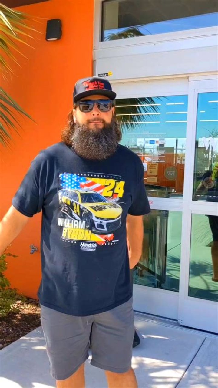 This guy looks and sounds like John Denver