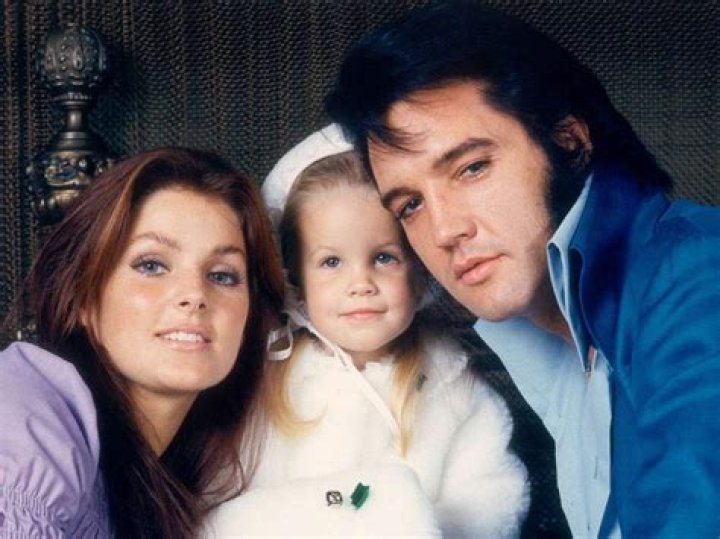 Elvis Presley singing with daughter Lisa Marie and their duet is incredibly touching