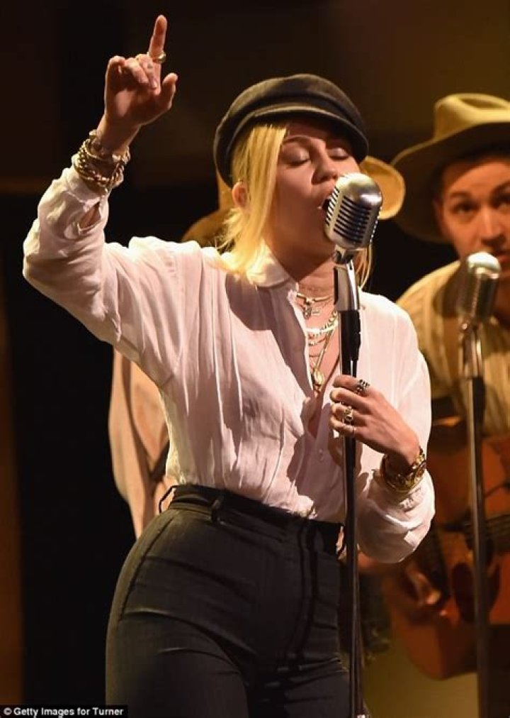 Miley Cyrus paid tribute to George Clooney with amazing 'Man of Constant Sorrow' song