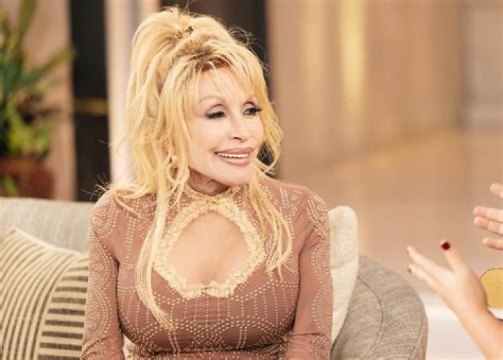 Sharon Osbourne wears a Dolly Parton costume for 'The Talk' Halloween edition