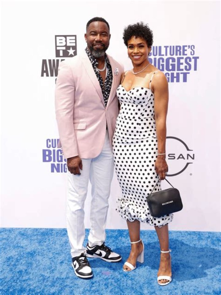 Michael Jai White and wife Gillian Waters flaunt enviable washboard abs in recent photo together