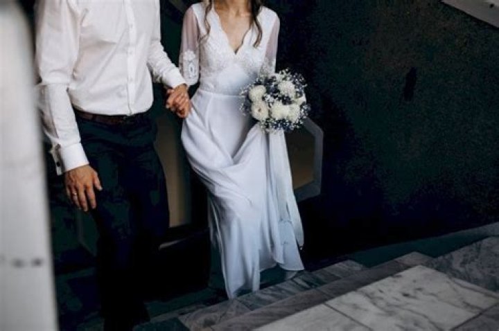 Woman exposed her cheating fiancé at the altar in front of their friends and family 