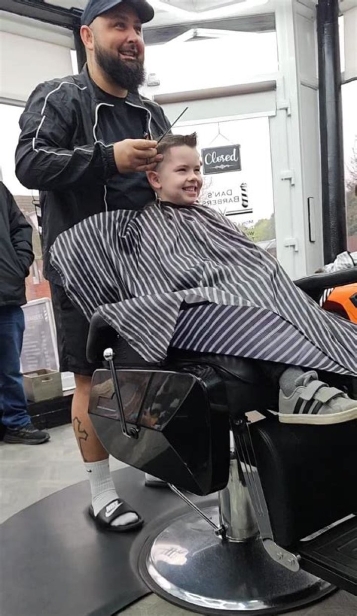 Hilarious moment when barber shop staff danced while having Tina Turner sing-off went viral in 2018