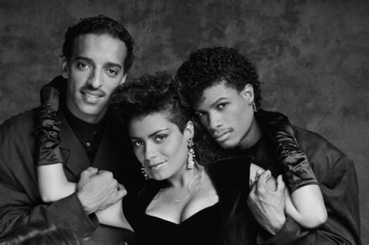 Remember 80's singer Lisa Lisa? She looks amazing at 51 and has a beautiful family