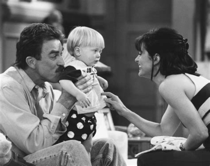 Courteney Cox and Tom Selleck give us a brilliant Christmas gift in the form of a mini-reunion