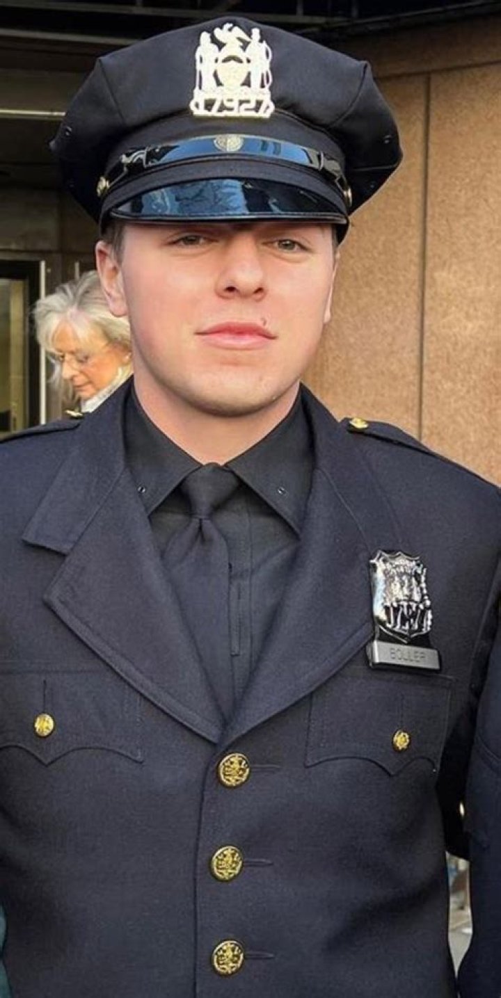 4 NYPD officers were stripped of their guns after Instagram photo revealed their love rectangle