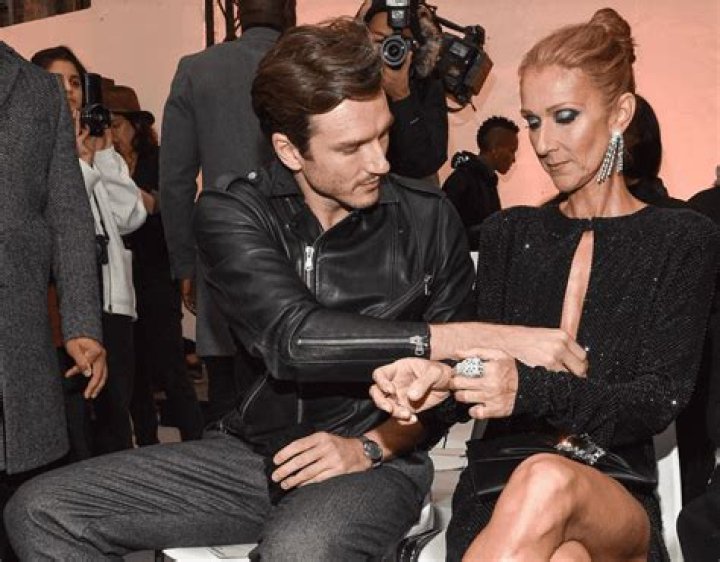 Backup dancer rescues Céline Dion from having a wardrobe malfunction in public