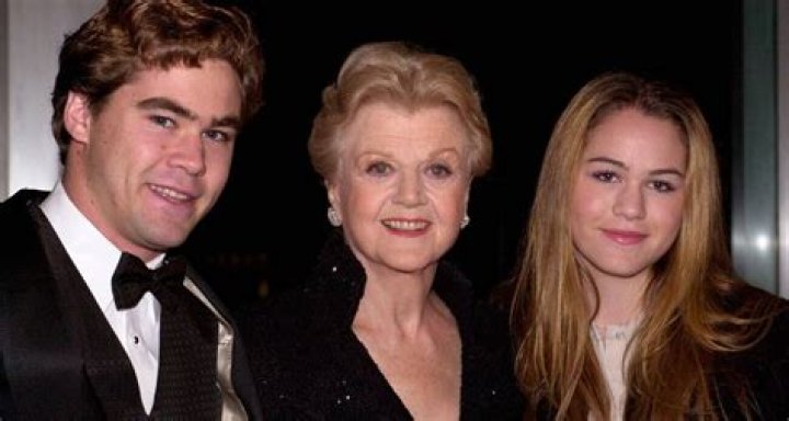 Angela Lansbury's daughter is 65 years old now and she looks so similar to her famous mom 