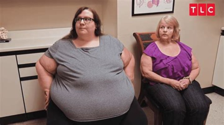 653-lb woman to undergo weight loss surgery after years of binge eating & playing video games
