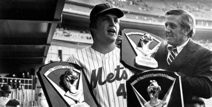 Legendary Hall of Fame Pitcher Tom Seaver Diagnosed with Dementia & Retires from Public Life