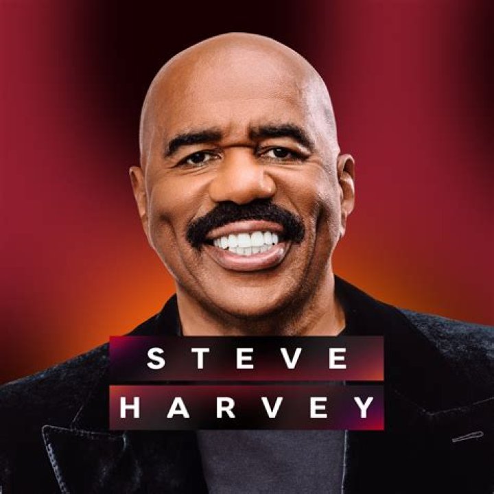 Steve Harvey's Recent Gesture Has Fans Hoping He & D.L. Hughley Are Friends Again