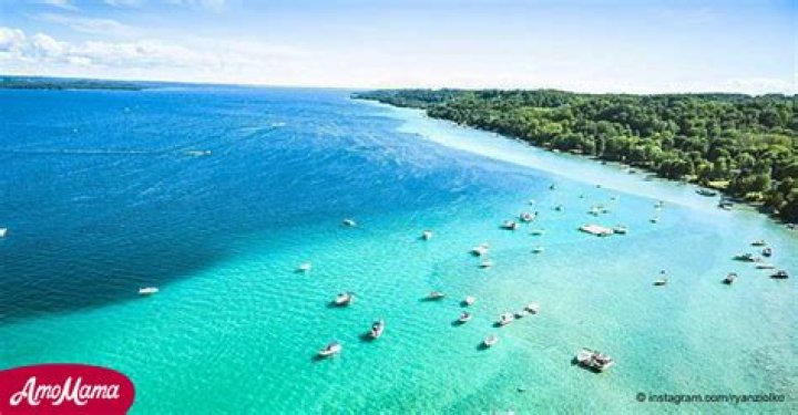 Stunning Lake in Michigan Looks Exactly like the Caribbean Sea 
