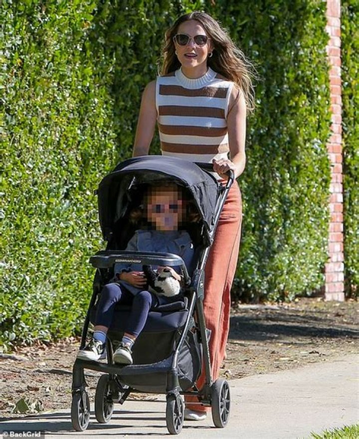 Jinger Duggar Spotted in Los Angeles on a Family Walk