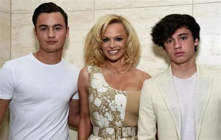 Kathy Griffin Continues Her Feud with Anderson Cooper While Discussing His Late Mom Gloria Vanderbilt