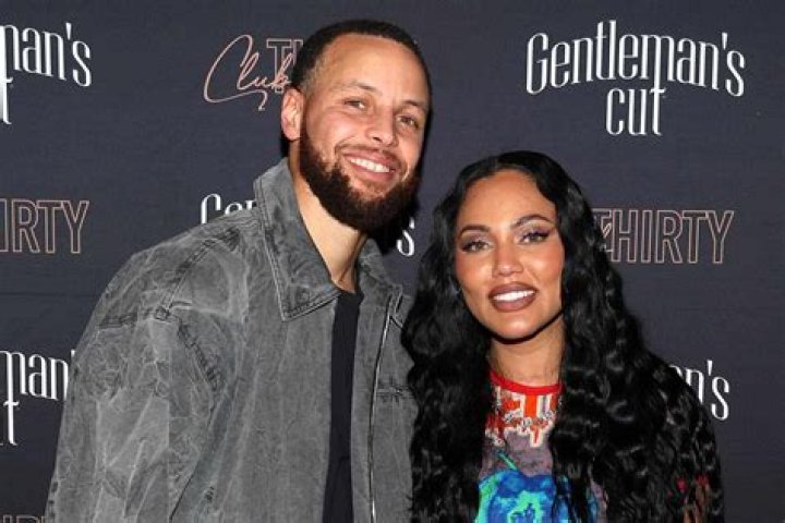 Steph Curry's Post about Ayesha Called Attention Grab after LeBron James Praised His Mate Savannah