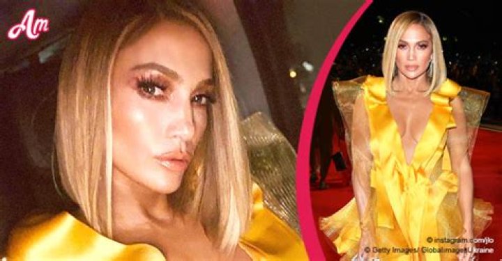 Jennifer Lopez Debuts New Ultra Blonde Hair at the 'Hustlers' Premiere