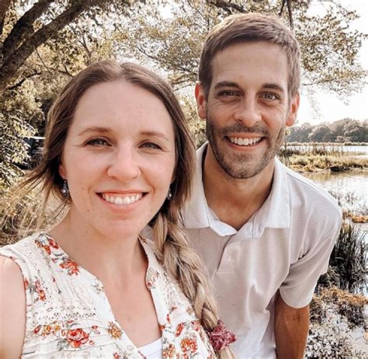 Jill Duggar & Husband Derick Dillard Celebrate 1,934 Days of Marriage & Share a Kiss in Sweet Pics