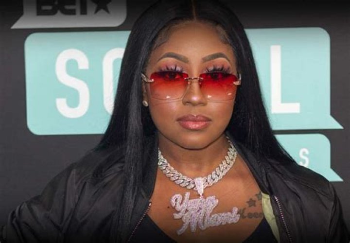 Man Who Got Mad at His Fiancée for Having a Cleaning Lady Gets Roasted