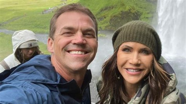 Julianne Hough Is Unrecognizable in First Photos from Dolly Parton's New Show 'Heartstrings'