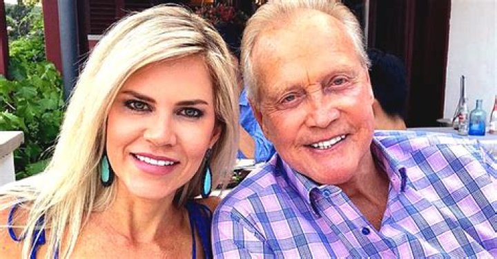 Lee Majors' Younger Wife Faith Shared Beautiful Photo of Herself in Hawaii Wearing Blue Dress That Showed off Her Fit Figure