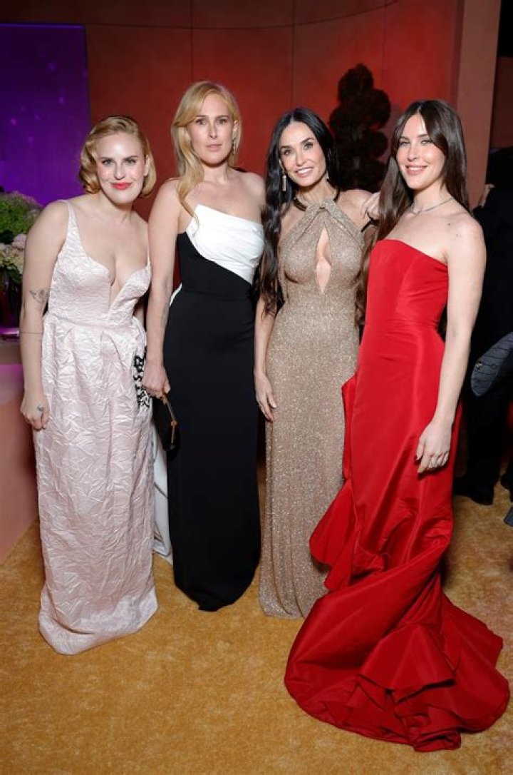 Demi Moore's Daughter Tallulah Willis Channels Her Mom's Iconic Short 'Ghost' Haircut