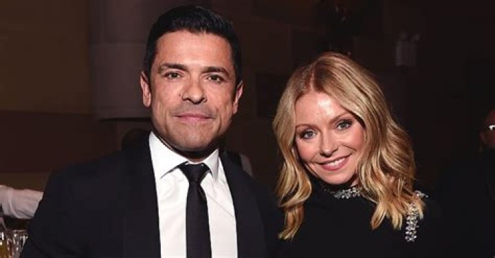 Kelly Ripa Gets in Bed with 'Live' Co-Host Ryan Seacrest & Jerry O'Connell on Set of Their Talk Show