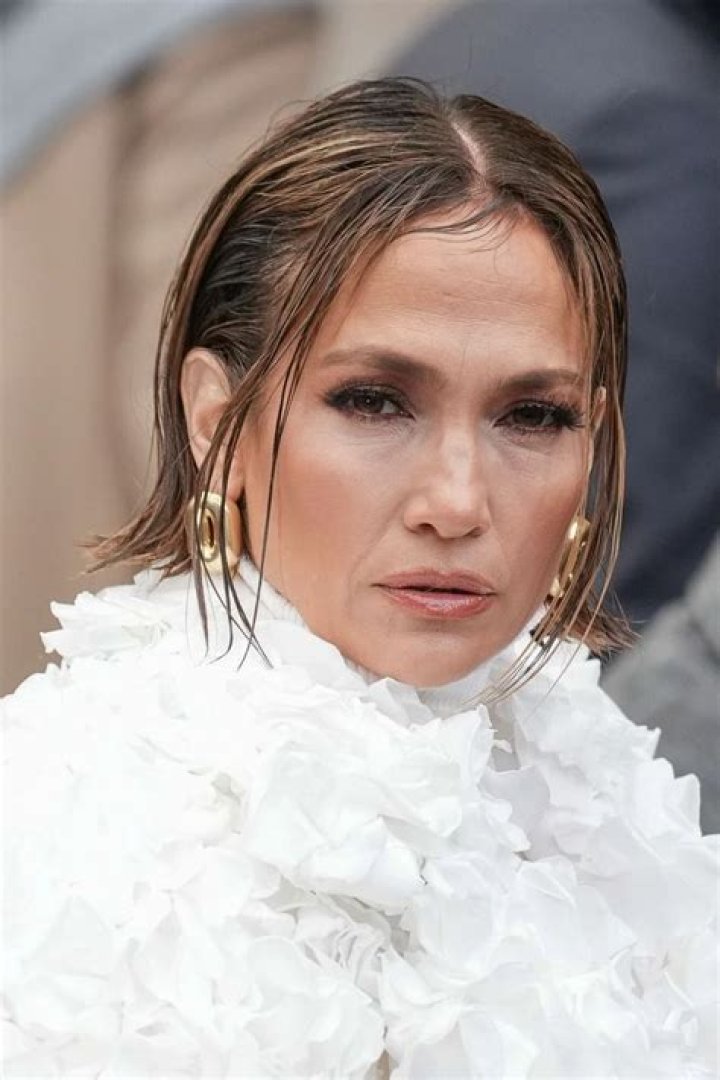 Jennifer Lopez and Shakira's Super Bowl Halftime Performance Elicits Mixed Reactions from Fans