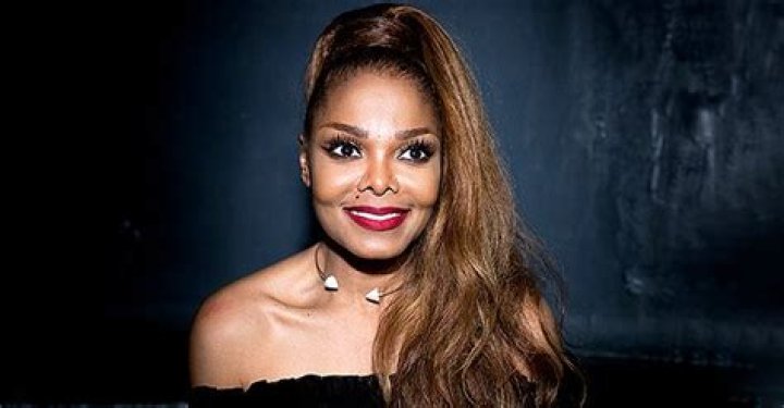Janet Jackson Looks Flawless as She Blows a Kiss in Gorgeous New Selfie