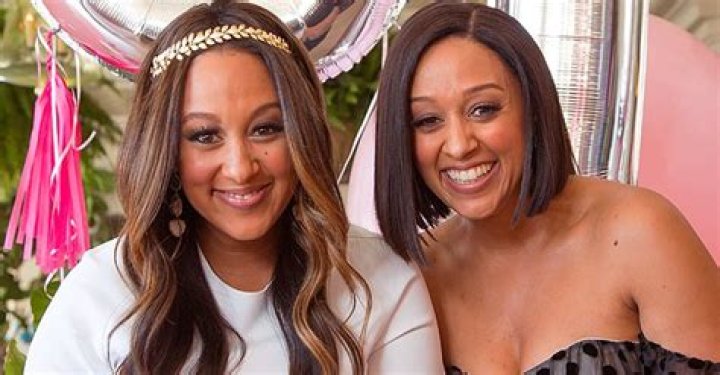 Tia & Tamera Mowry Look Stunning in Promotional Photo from 'Seventeen Again'