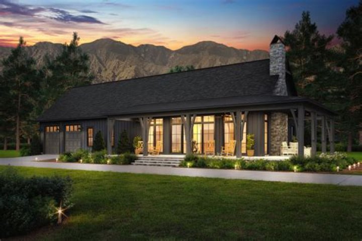 Lance Gross of 'House of Payne' Enjoys Family Time in a Poppy Field (Photos)