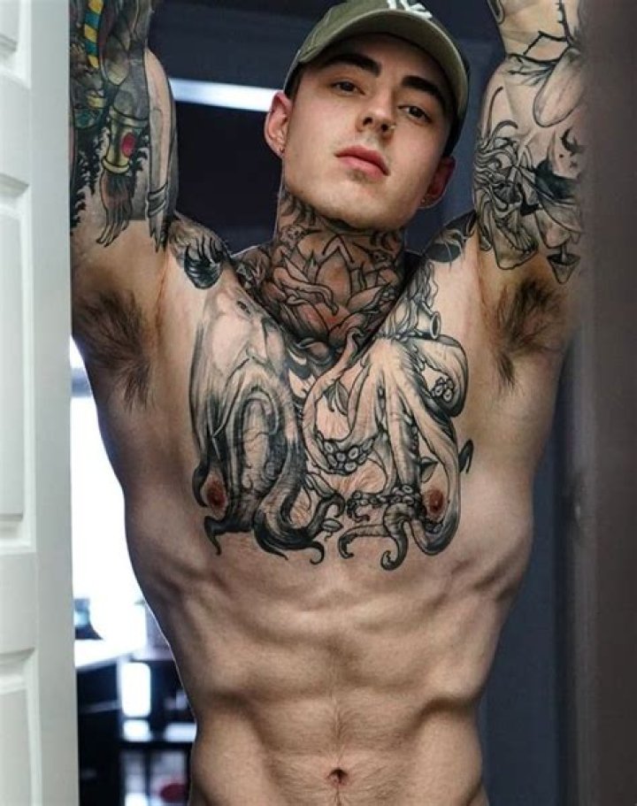 TLC's Chilli's Son Tron Austin Shows off Abs and Tattoos to Celebrate His 23rd Birthday (Photo)