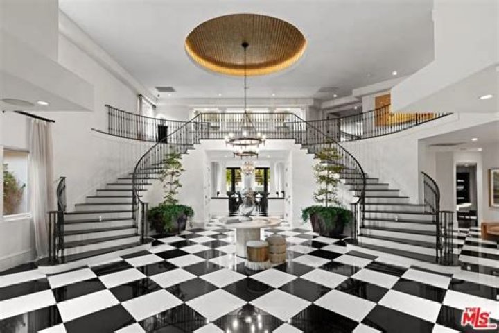 How Mama June Sold Her House after Going Broke Due to Addiction