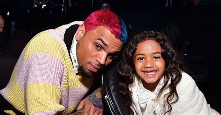 Chris Brown's Baby Mama Nia Guzman Shows off Her Curvy Figure in a Black Sweatshirt and Leggings