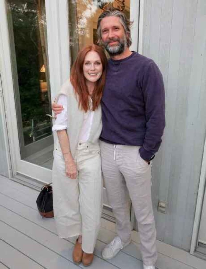 See What Julianne Moore Had to Say to Husband Bart Freundlich on Their 17th Wedding Anniversary