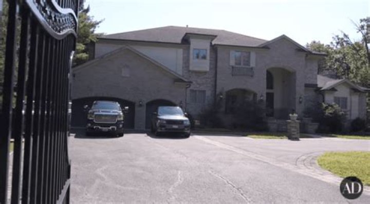 Scottie Pippen Said His Luxurious Mansion Is like a Vacation House — inside the Property