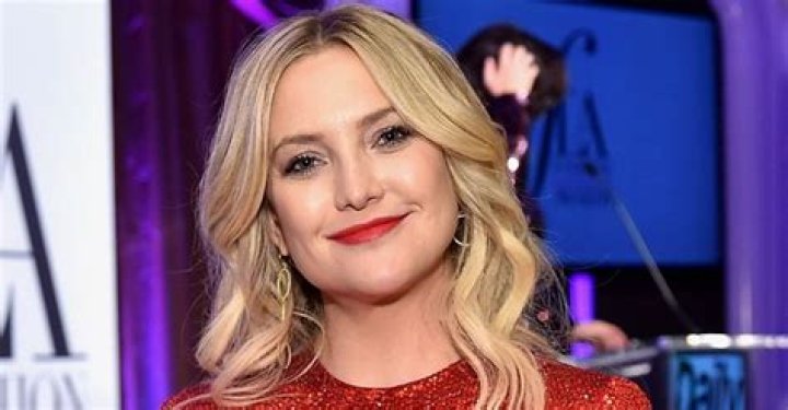 Kate Hudson, 41, Looks Unrecognizable Posing Makeup-Free in Glasses with Her Daughter Rani