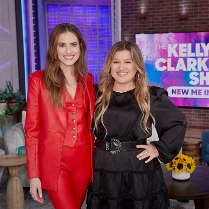 Kelly Clarkson Fans Are Concerned after She Was Spotted Wearing an Eye Patch