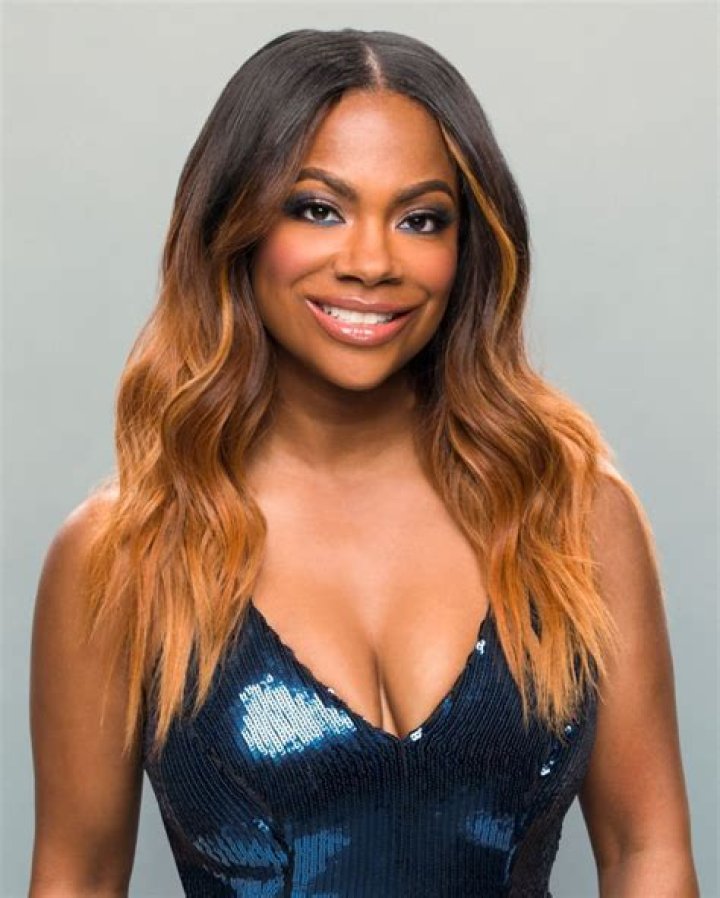 Kandi Burruss' Stepdaughter Kaela Flaunts Blue Braids & Displays Flat Tummy in Workout Attire