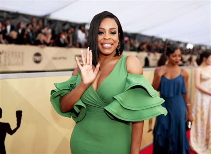 Niecy Nash Already Standing up as She Poses in Tight Dress after Breaking Her Foot in 3 Places