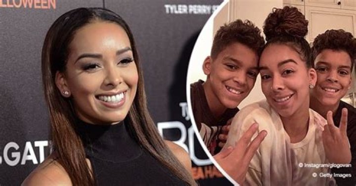 Gloria Govan & Her Twin Sons Make a Beautiful Trio While Chilling Together in This New Photo