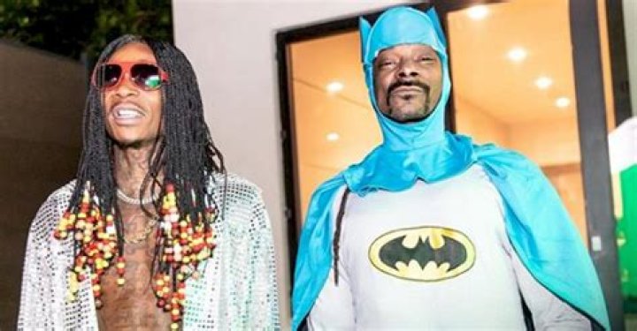 Snoop Dogg Poses in Blue Batman Outfit in Funny Halloween Snaps with Friends