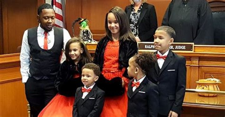 Touching Story of a Single Foster Dad Who Adopted 5 Siblings So They Don't Get Separated