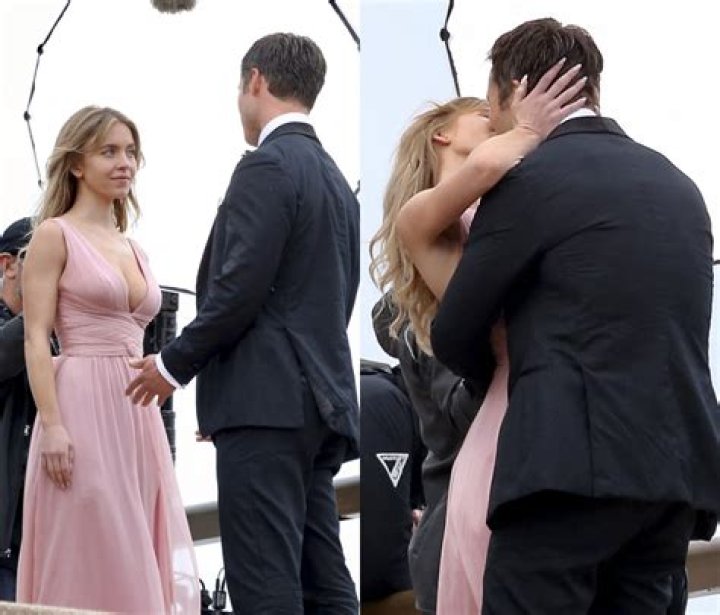 John Krasinski's SNL Hosting Debut Had the Most Adorable Tribute to His and Emily Blunt's Daughters