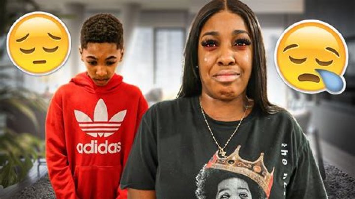 Man Tells His Boss That He Knows Everyone