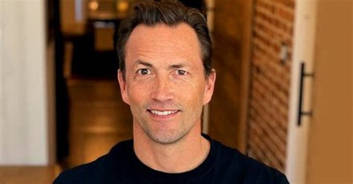  'Melrose Place' Hunk Andrew Shue, 54, Looks Perfect 29 Years after the Show's Premiere