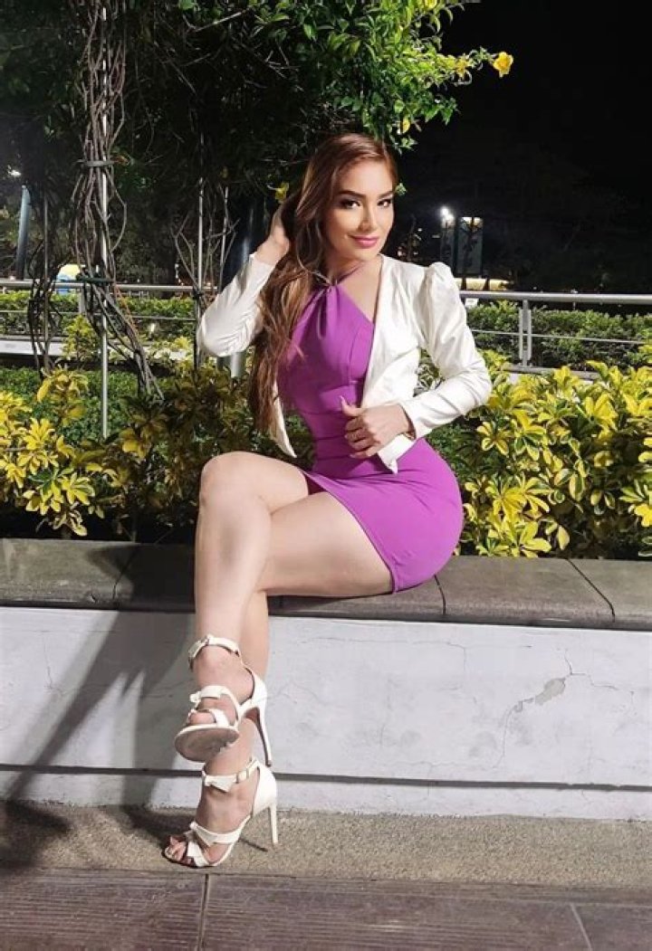 Regina King Flaunts Her Slim Legs Posing in a Gorgeous Bronze Dress with a Train & Massive Bow